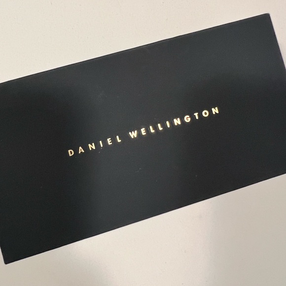 Women’s Daniel Wellington Watch - Picture 5 of 10